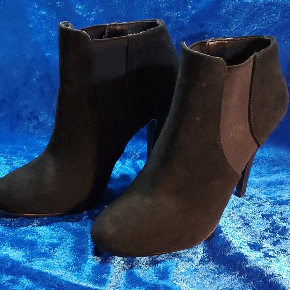 Steve Madden, black suede booties